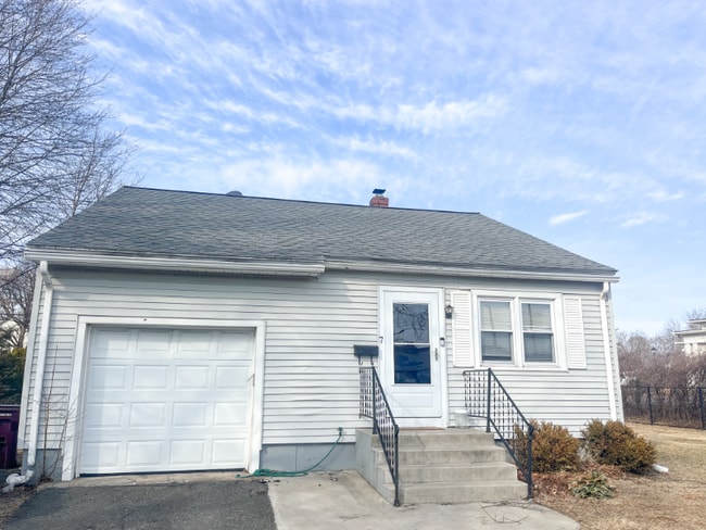 Building Photo - 7 W Silver St