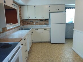 Building Photo - 45 Mandalay Dr
