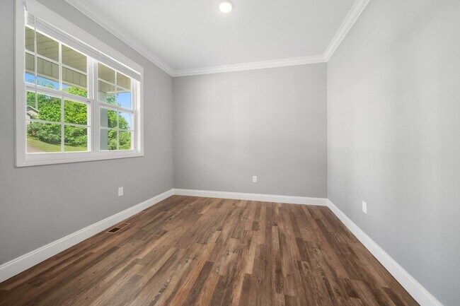 Building Photo - FANTASTIC 4 BEDROOM HOME LOCATED IN KARNS!!