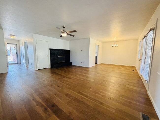 Foto del edificio - 2705 Carlton Way