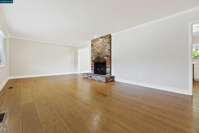 Building Photo - 617 Lucas Dr