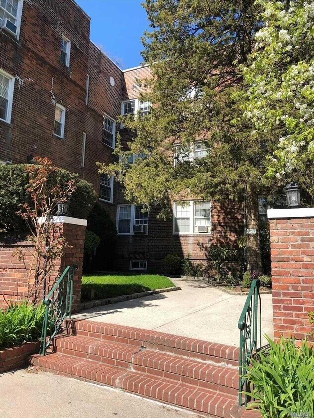 Primary Photo - 1 Ash Pl
