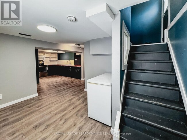 Building Photo - 726 Cummings Ave