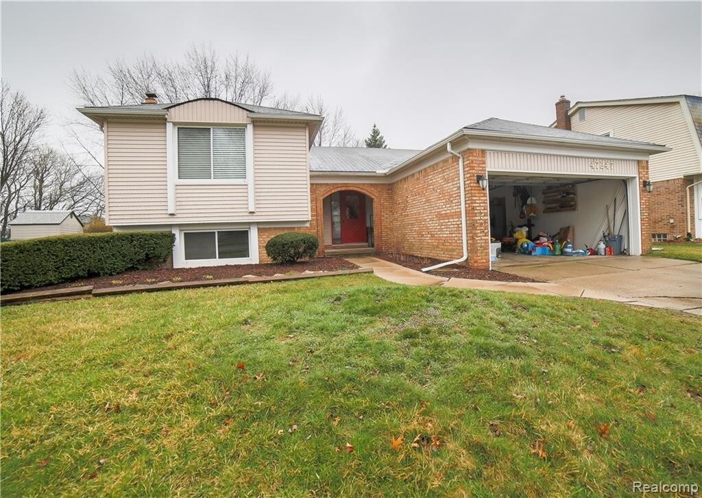 47247 Lexington Dr, MI 48044 House Rental in MI