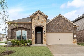 Building Photo - 10620 Breezeway Dr