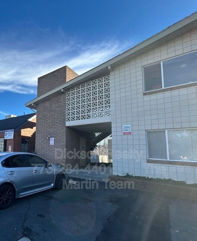 Building Photo - 218 Mt Rose St