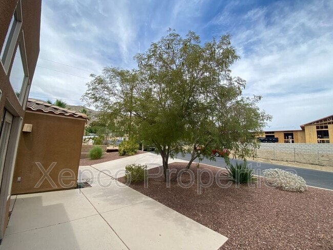Building Photo - 9425 Calle Del Diablo