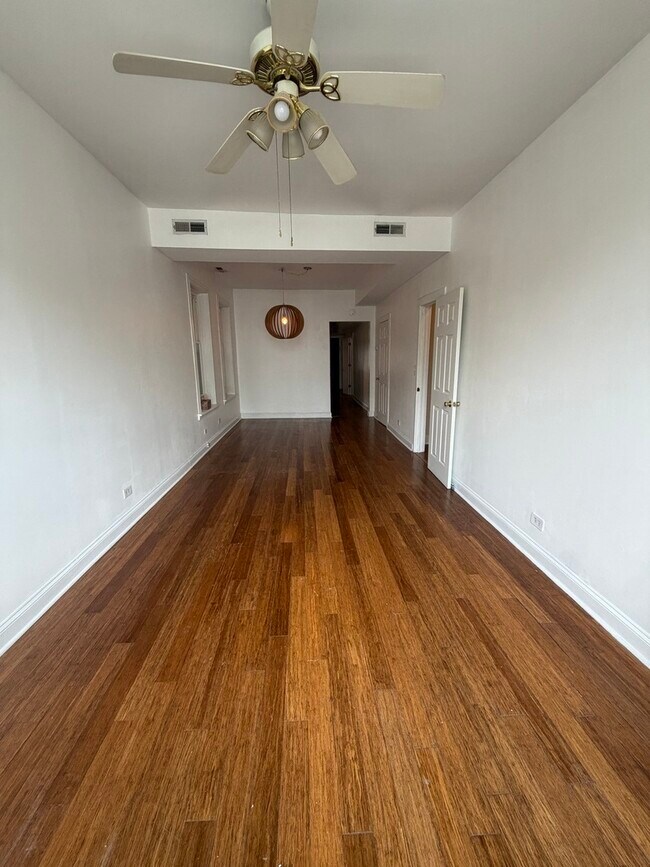 Foto del edificio - 2863 W McLean Ave