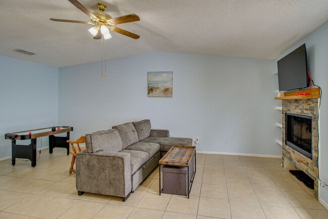 Building Photo - 7218 Elwood Ct