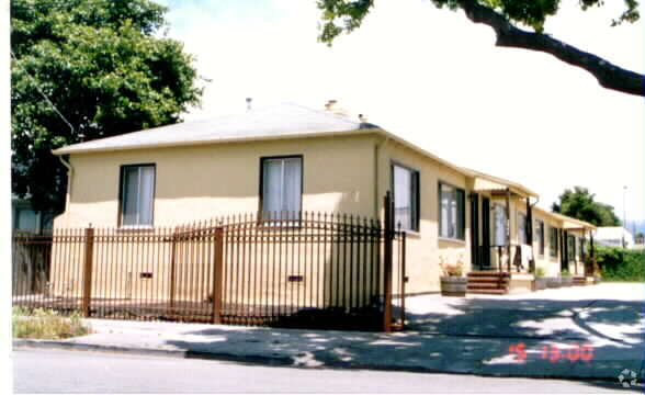 Building Photo - 2443 10th St