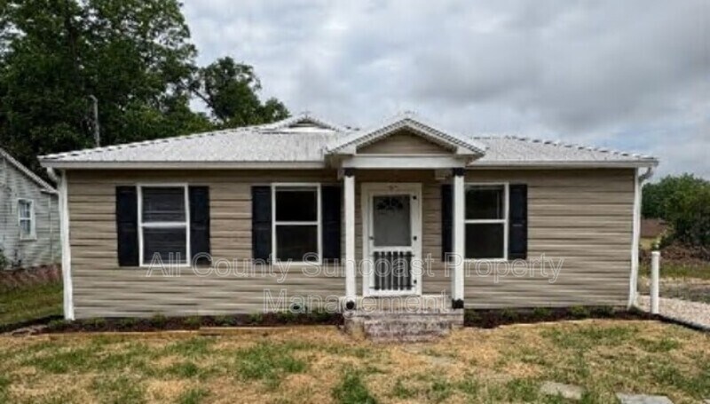 Foto principal - 1017 N Young St