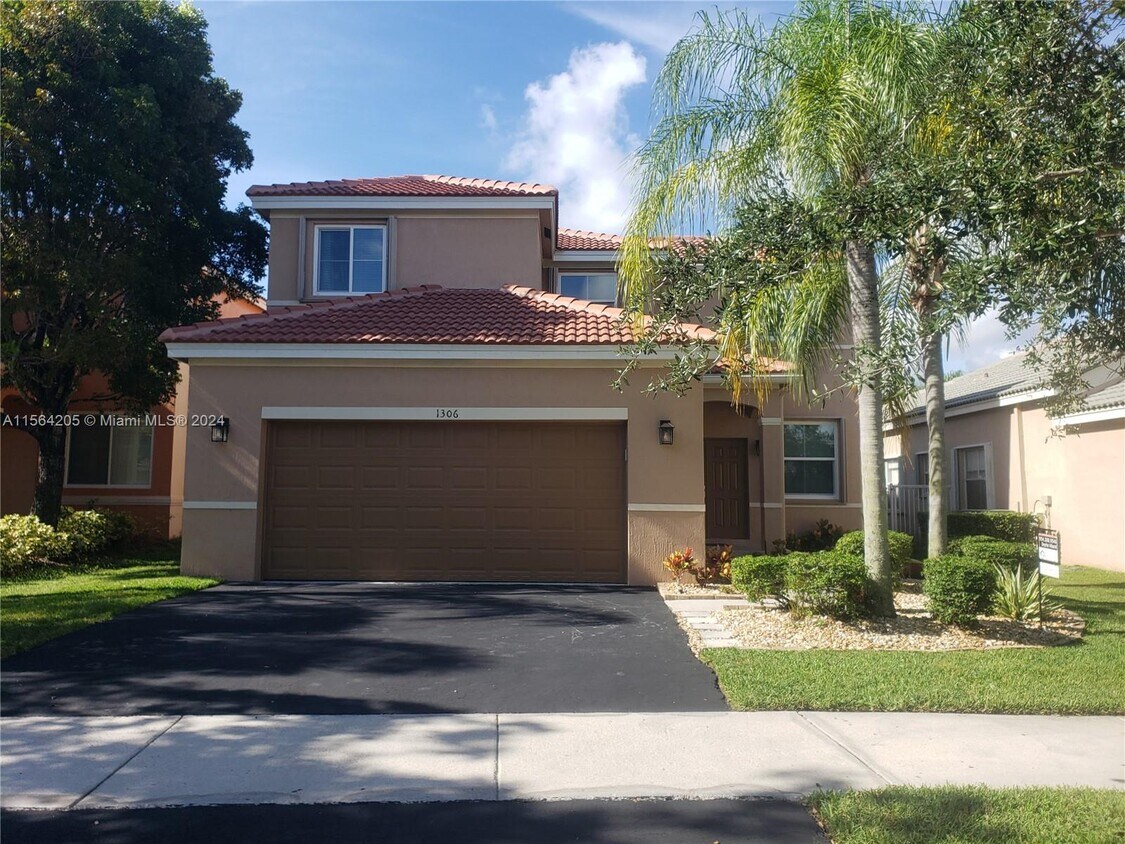 Primary Photo - 1306 Banyan Way