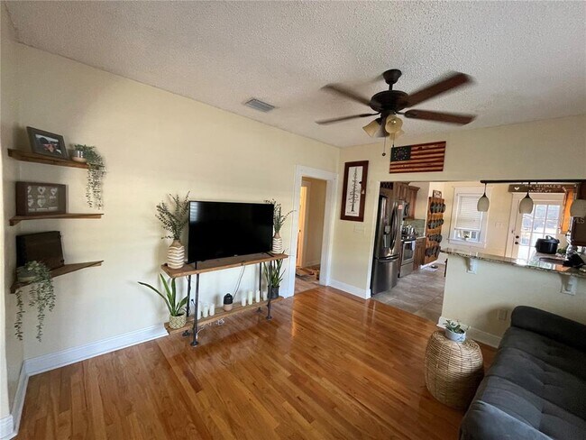 Foto del edificio - 6419 S Englewood Ave
