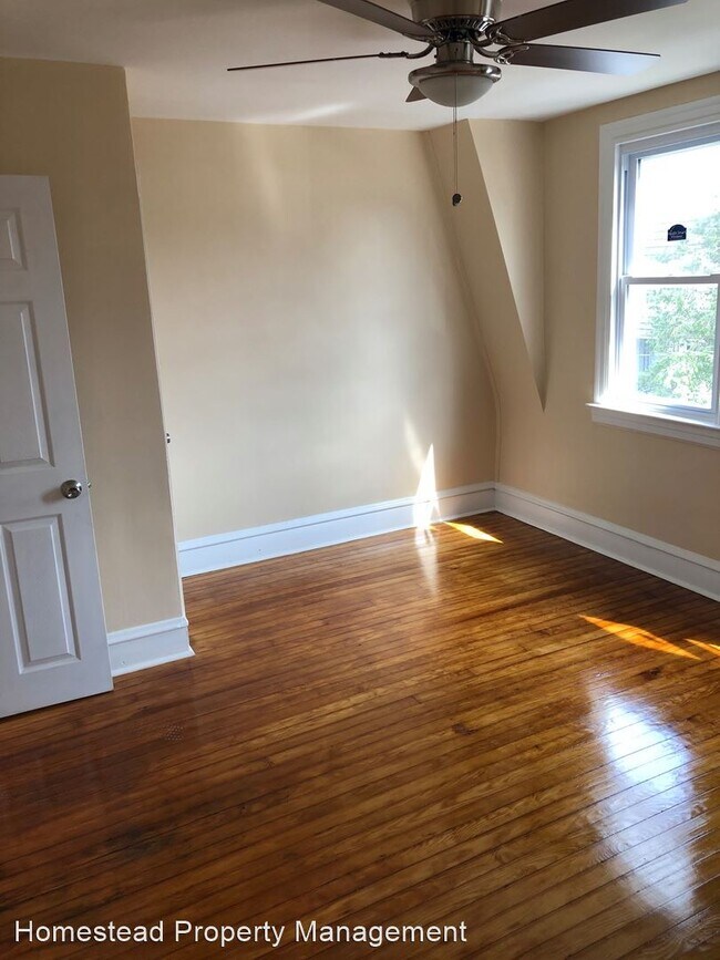 Building Photo - 3 br, 1 bath House - 552 Millbank Rd