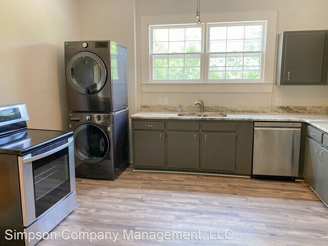 Building Photo - 3 br, 3 bath House - 325 N. Bradford St.