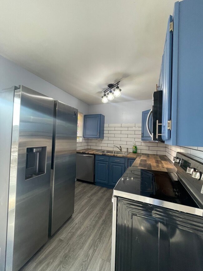 Building Photo - 4 bed 2 bath Home Perfectly Located