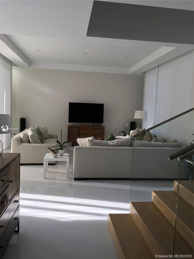 Foto del edificio - 642 Hampton Ln