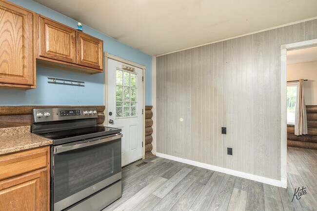 Building Photo - 3053 Vfw St