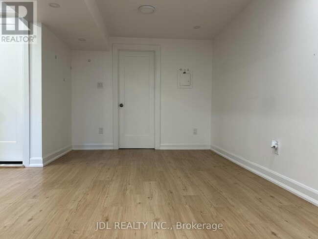 Building Photo - 10 Coleridge Ave