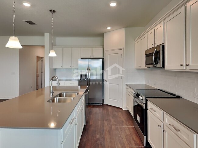 Foto del edificio - 14633 Cedar Ml Dr