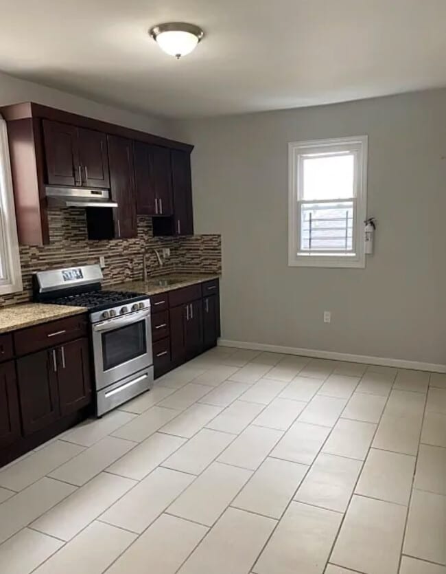Kitchen - 209 N 15th St