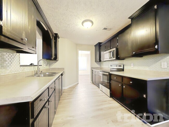 Building Photo - 1612 Broad Cir