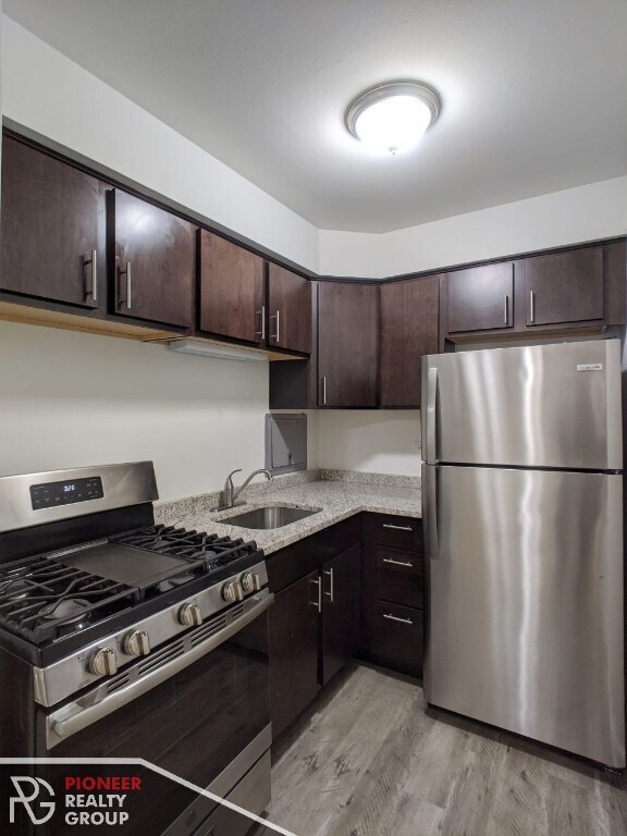 Foto del edificio - 6211 N Kenmore Ave