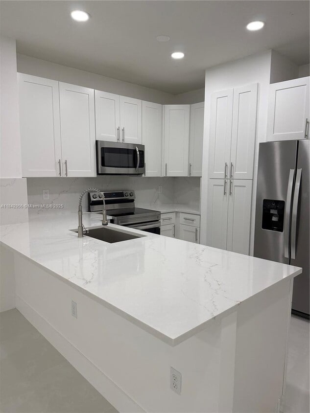 Primary Photo - 8132 SW 17th Ct