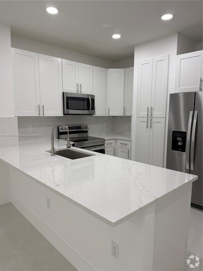 Building Photo - 8132 SW 17th Ct