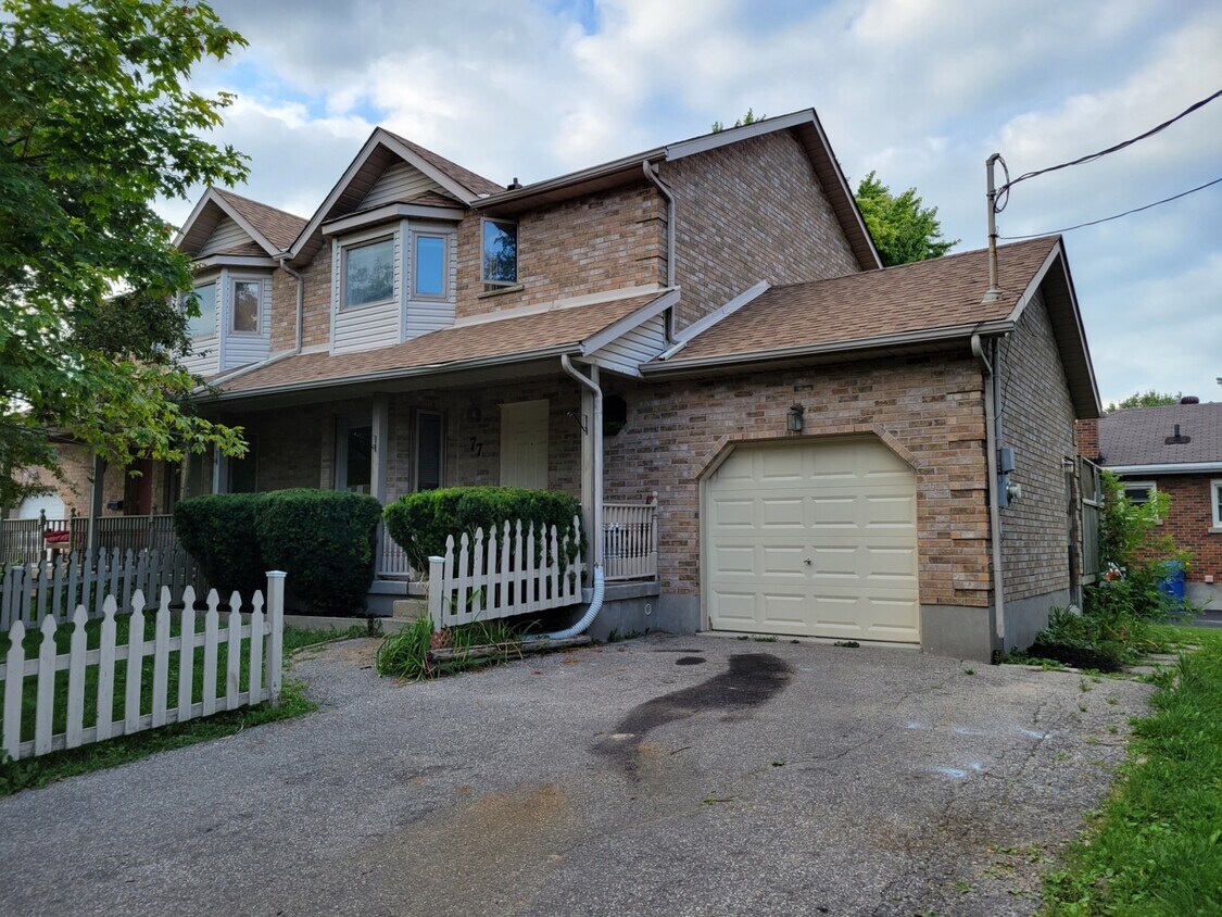 Photo principale - 77 Alma St N