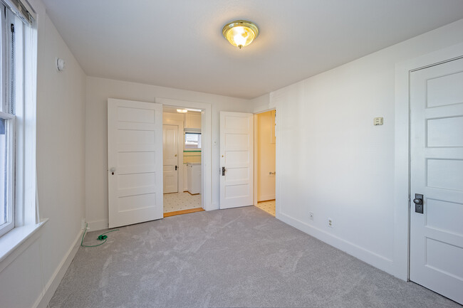 Building Photo - 501 Santa Clara Ave