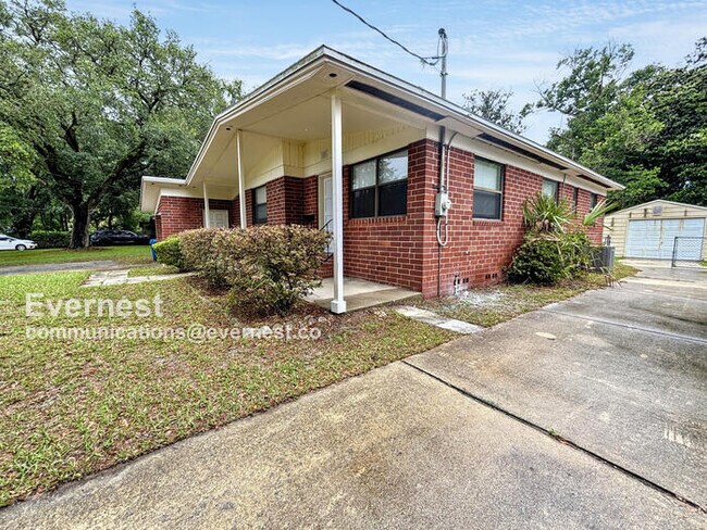 Building Photo - 1851 Ector Rd