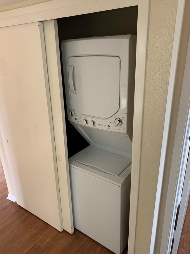 Building Photo - 16111 Aspenglenn Dr