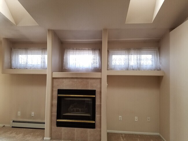 Foto del edificio - 4701 Cottage Ln