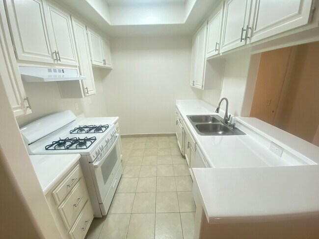 Foto del edificio - 5405 Kester Ave