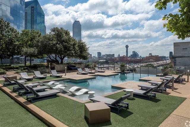 Foto del edificio - 1700 Cedar Springs Rd