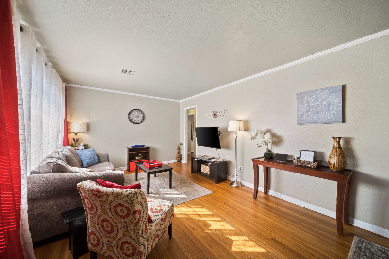 Primary Photo - 1206 Oakwood Dr