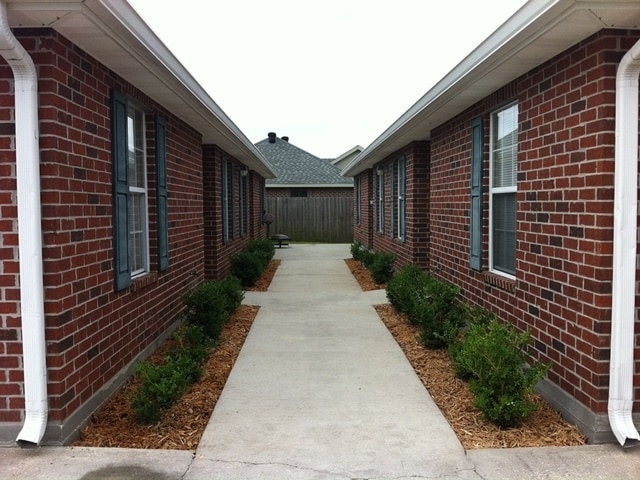 Building Photo - 211 Gloria St