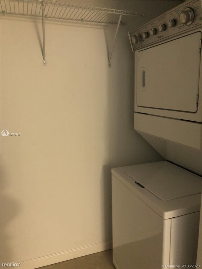 Building Photo - 2 br, 2 bath Apartment - Stirling Residential
