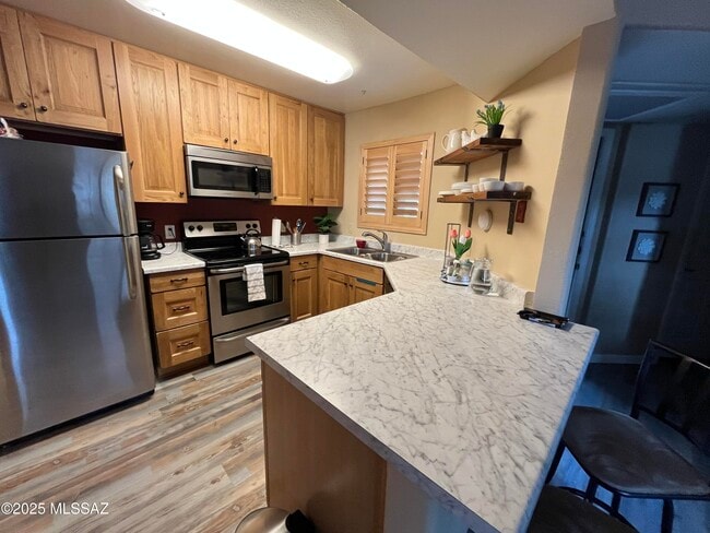 Building Photo - 5751 N Kolb Rd