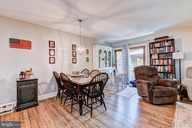Building Photo - 994 Princeton Pl