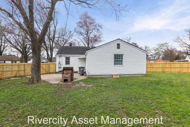 Building Photo - A MUST SEE IN THE 38122!!!!! SECTION 8 WELCOMED