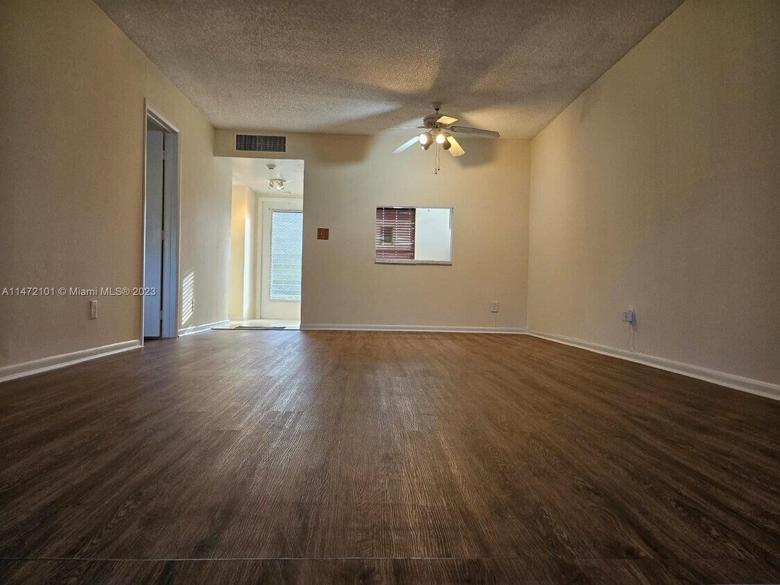 5940 NW 64th Ave Unit 106, Tamarac, FL 33319 Condo for Rent in