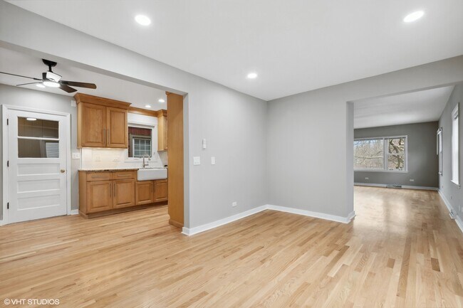 Foto del edificio - 2490 Green Bay Rd