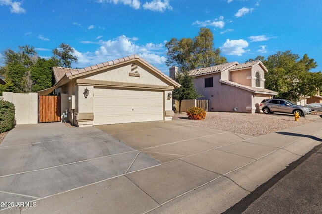 Building Photo - 1250 W Canary Way