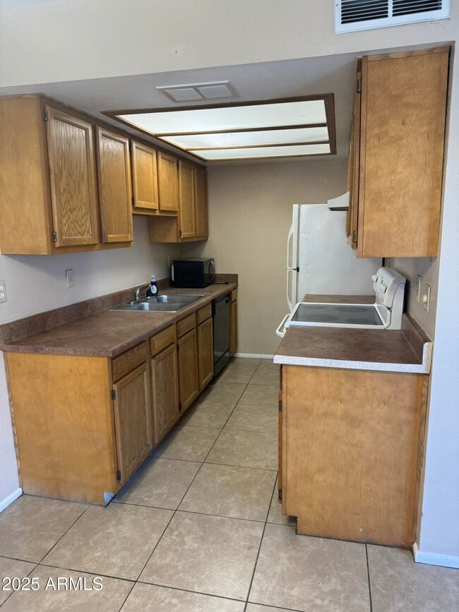 Building Photo - 286 W Palomino Dr