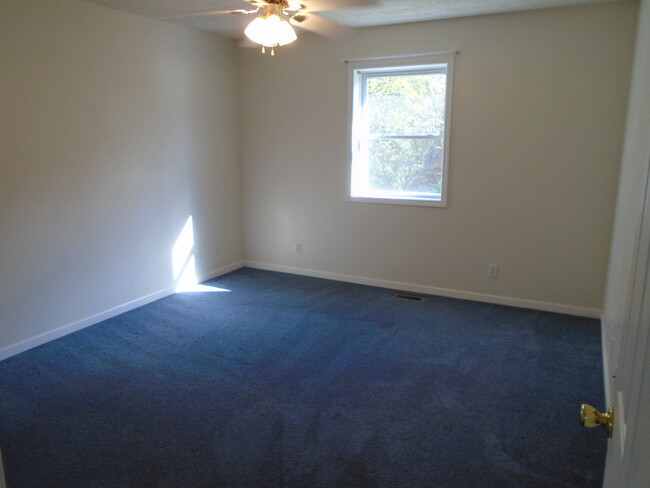 Building Photo - 405 9th St Cir
