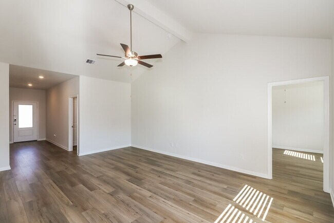 Foto del edificio - 420 Mystic Slopes Dr