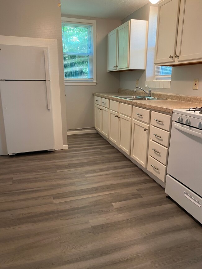 Kitchen - 7617 69th ave N