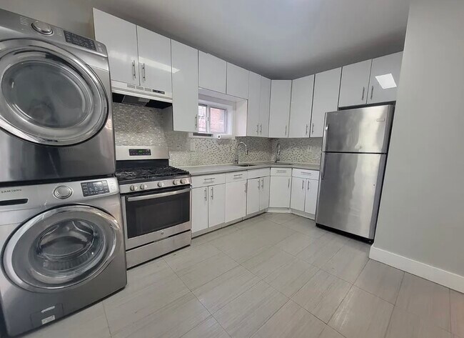 Foto del edificio - 676 E 5th St